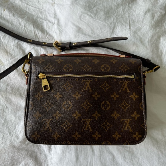 Louis Vuitton Pochette Metis Crossbody Bag - Picture 3 of 6